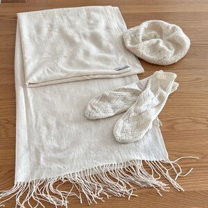 Amicale Cashmere Cream Gloves and Mittens Set